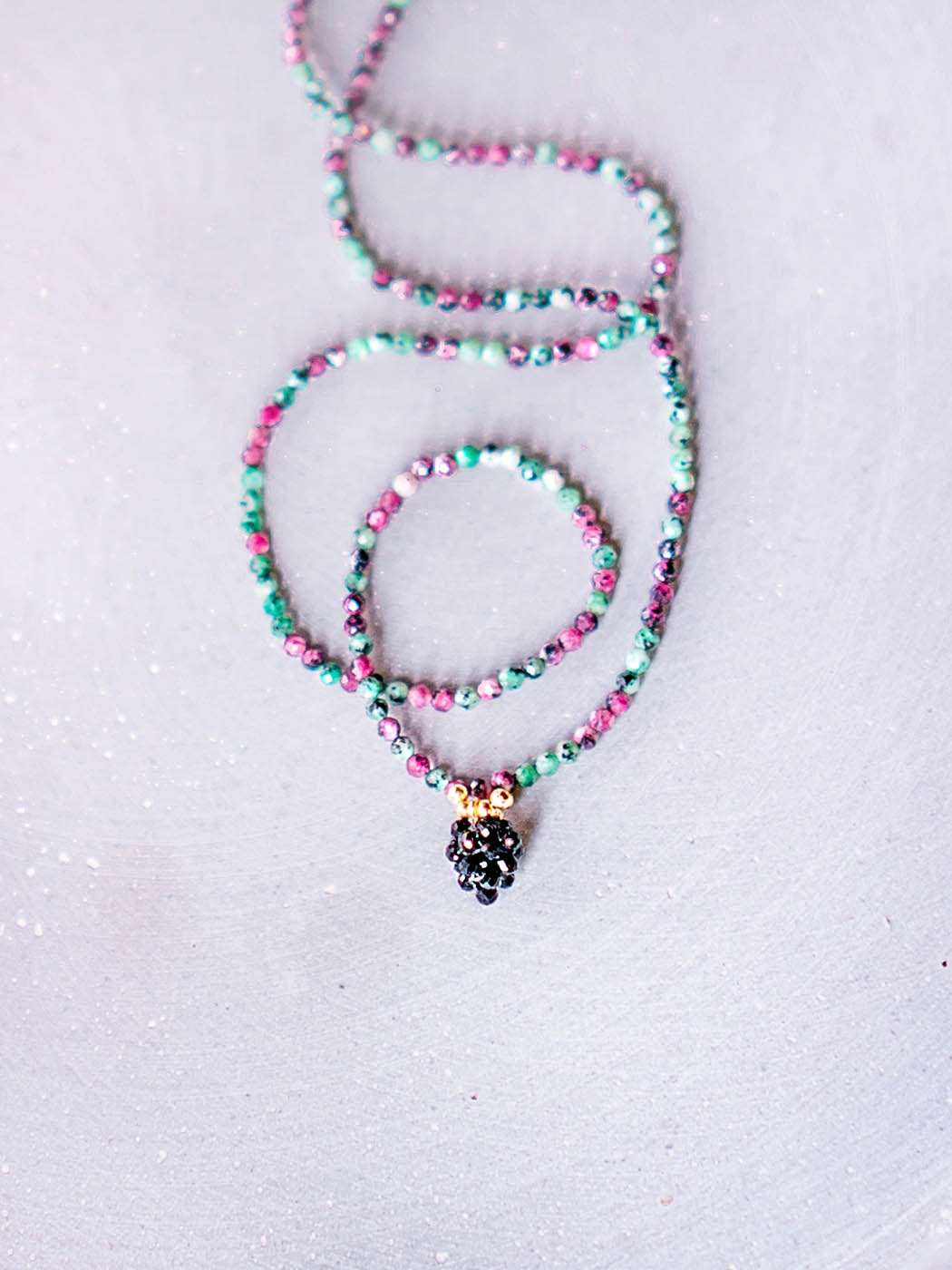 czarny turmalin owoc zawieszka srebro pozłacane 925